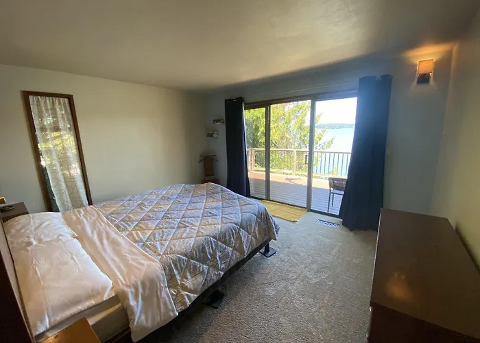 Pnw Mcm 155Ft Private Waterfront Gem On Raft Island With Hot Tub