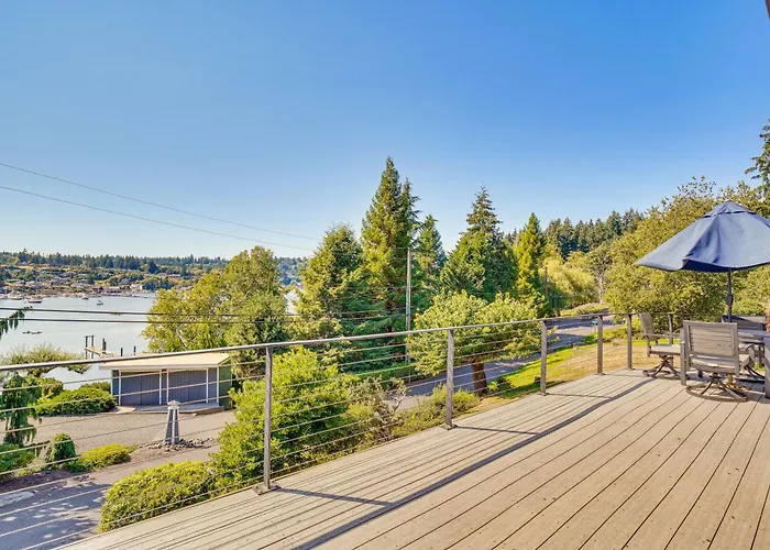 Gig Harbor Home: Large Deck, Outdoor Dining Area