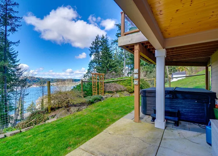 Premier Gig Harbor Home! Views, Spa & Billiards