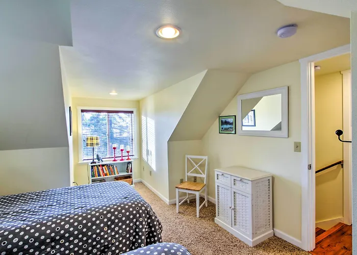 Peacock Hill Retreat On 1 Acre, 1 Mi To Harbor